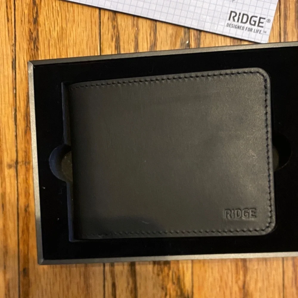 Ridge Billfold Wallet in Black Leather
